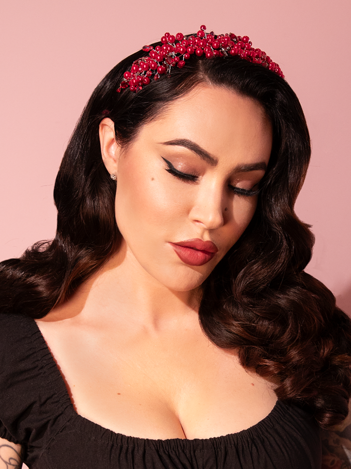  Micheline Pitt gracefully adorns herself in the Rhinestone Beaded Headband in Red from Vixen Clothing, elevating her retro ensemble with a touch of vintage glamour.