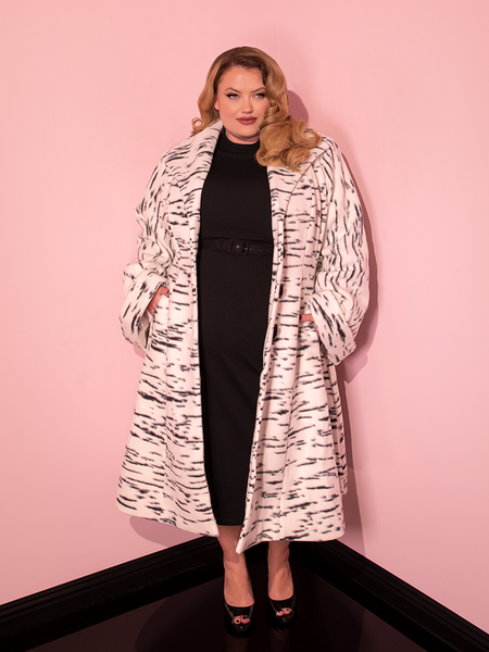 Miss_Kitty_Coat_White_10_grand