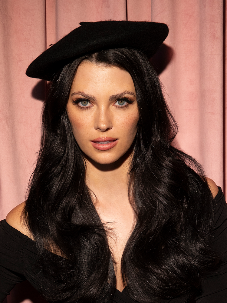 Vintage-Style Beret in Black