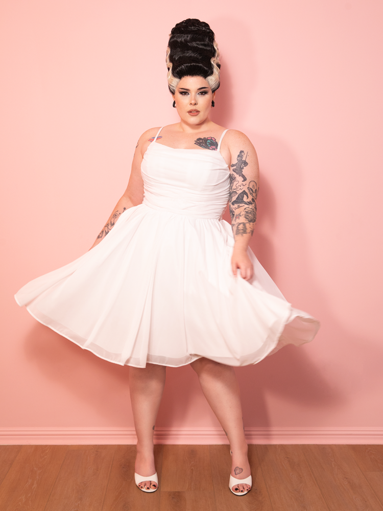 Universal Monsters: Bride of Frankenstein Bandage Corset Swing Dress in White L Universal Monsters: Bride of Frankenstein Bandage Corset Swing Dress in White L