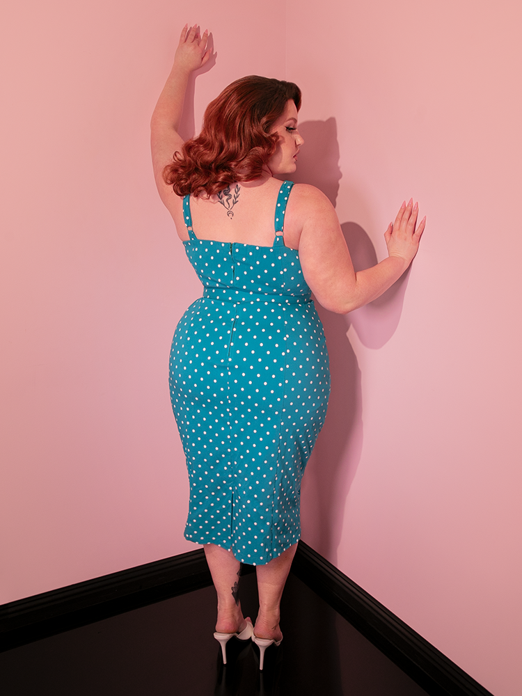 The Maneater Wiggle Dress in Teal Blue Polka Dot offers a blend of contemporary style and classic Hollywood drama, perfect for any retro fashion enthusiast.