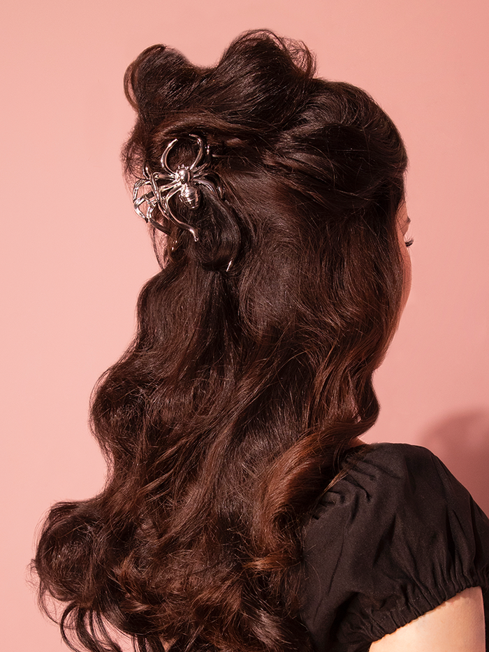 The model proudly displays the Silver Metal Black Widow Claw Hair Clip, creating an ideal blend of spooky and retro vibes.