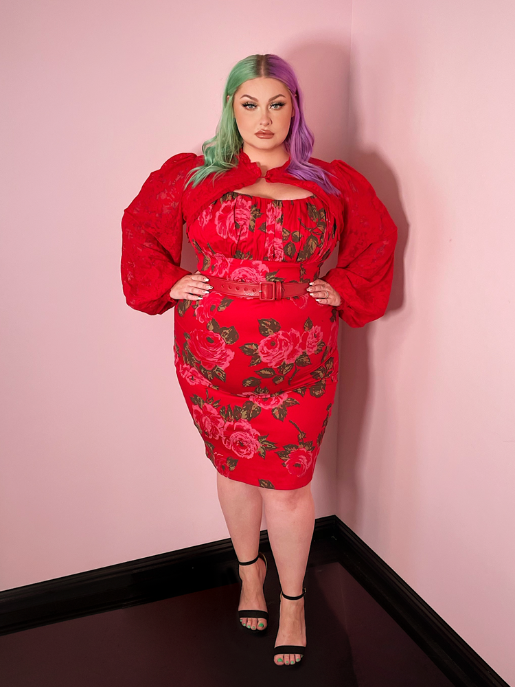 Full length shot of Alyssa Marie wearing the Ingenue Wiggle Dress in Vintage Red Rose Print while both hands rest of her hips.