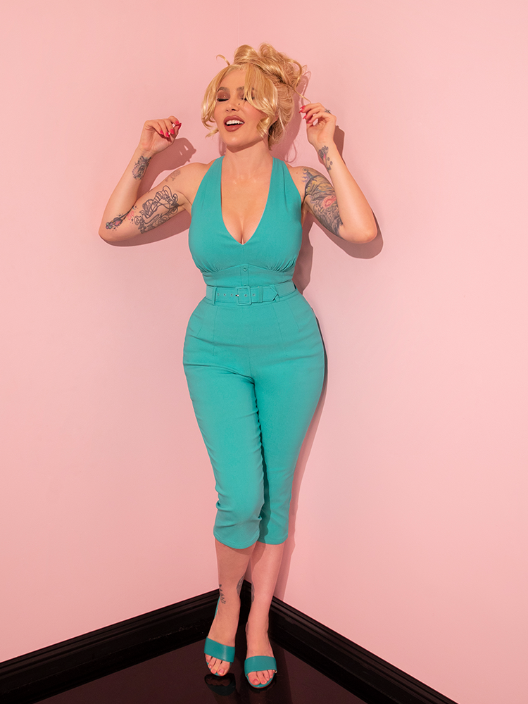 Vixen Clothing's Capri Pants in Turquoise come to life as a ravishing vintage-style model brings back the classic charm of yesteryears.