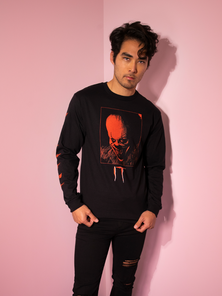 Model Ethan looks directly at the camera wearing the Pennywise Georgie boat tee by Vixen Clothing.