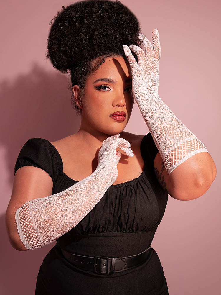 Mid-Length Gloves in White Lace Fishnet
