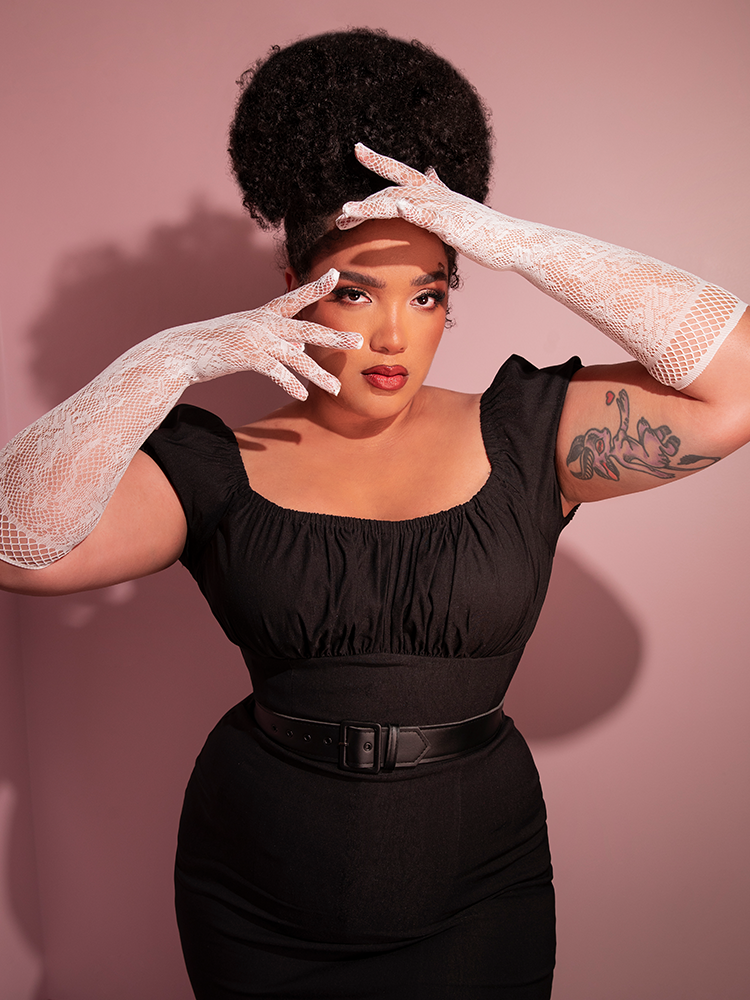 Shoulder length best sale lace gloves